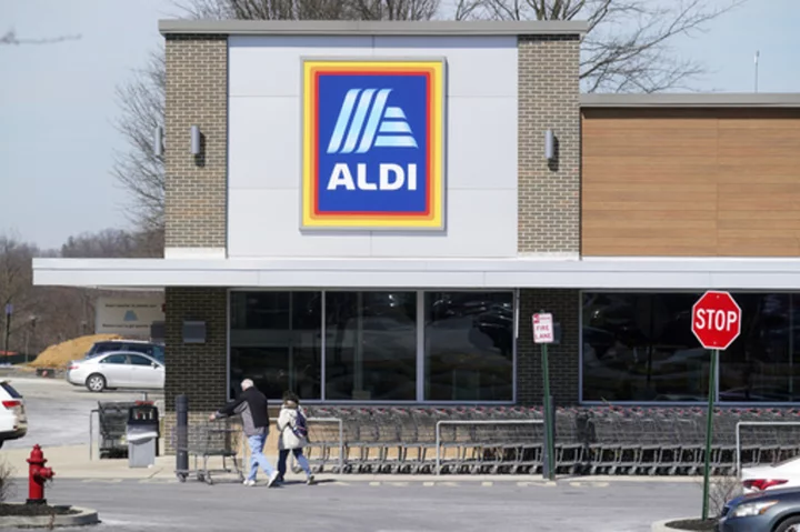 Aldi to buy 400 Winn-Dixie, Harveys groceries in Southern US