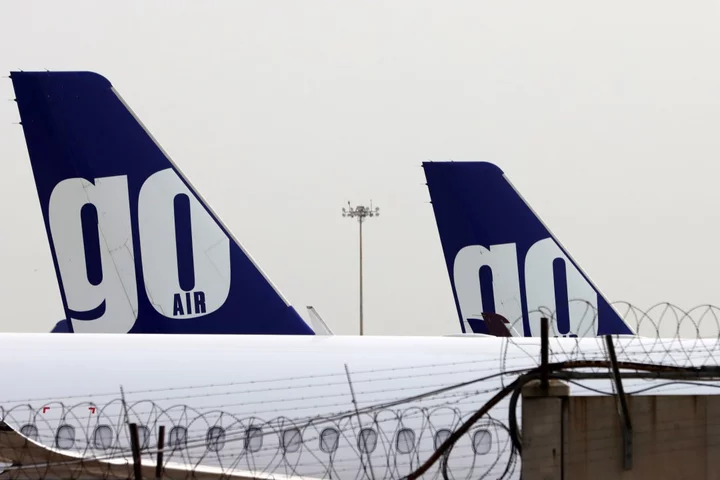 Pilots Offered Extra 100,000 Rupees a Month to Stay at Go Air