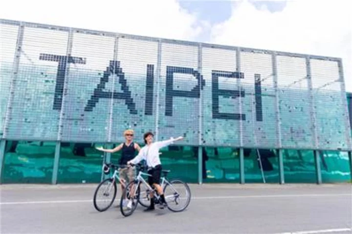 French Millionaire Influencers Come to Taiwan for Cycling Trip along the Northeast Coastline, Exploring Local Culture and Tasting Delicacies, Documenting Breathtaking Scenery