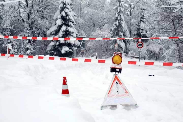 Heavy Snowfall Disrupts Travel in Southern Germany, Switzerland