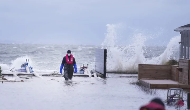 Gale-force winds and floods strike Northern Europe. At least 2 people killed in Scotland