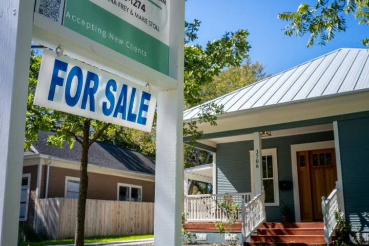 US home sales dip in September to lowest rate since 2010