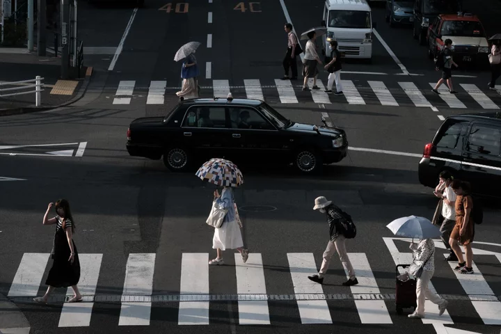 Japan Rising Yields, Yen Hedge Costs Drive Insurers to JGBs