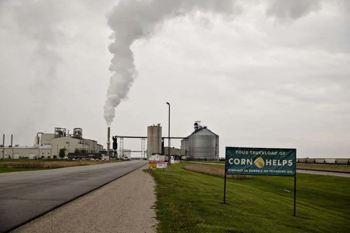 BlackRock-Backed Navigator Scraps US Corn Belt CO2 Pipe Plan