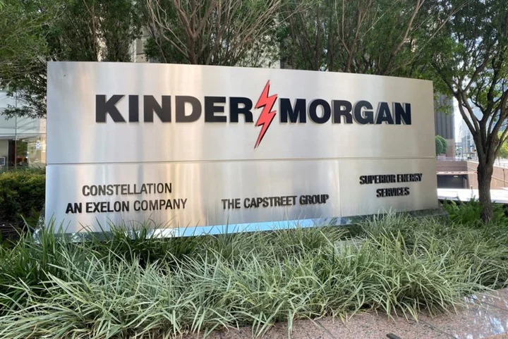 Kinder Morgan misses profit estimates as interest costs rise