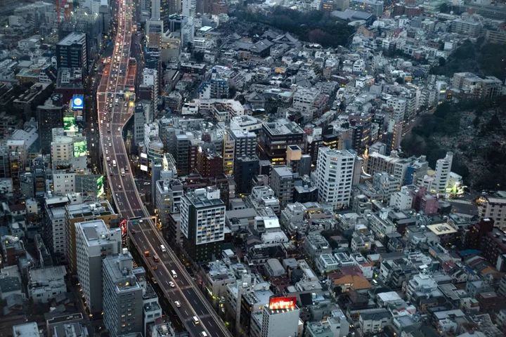 Japan’s Benchmark Bond Yield Hits Nine-Year High in Test for BOJ