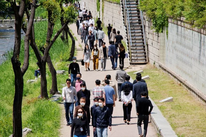 South Korea household credit shrinks at record pace in first quarter