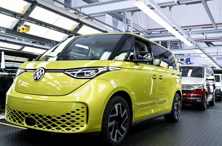 Volkswagen brings VW bus back to North American market after 20 years