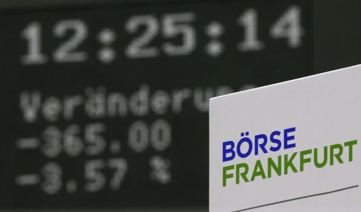 European shares edge higher, but mixed data limit gains