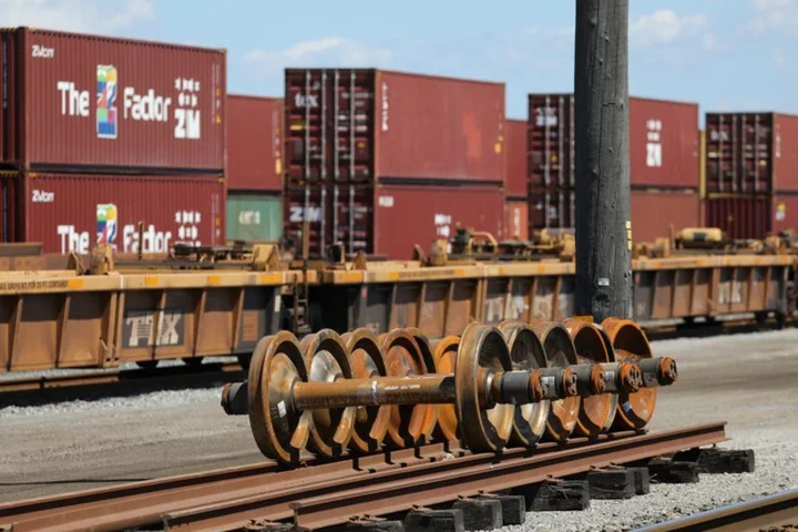 Canada's economy flatlined in August, minor contraction seen in third quarter