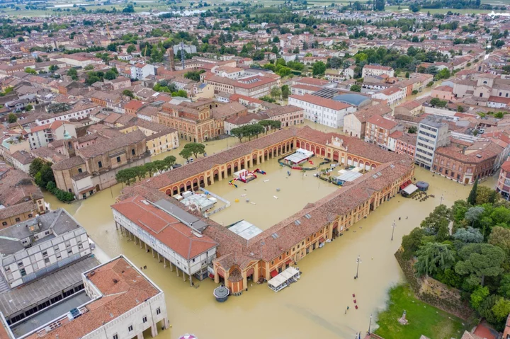 SpaceX Sells Starlink Terminals to Unipol for Italy Flood Relief