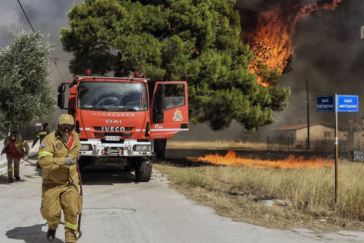 Wildfires Move Closer to Athens on High Winds, Temperatures