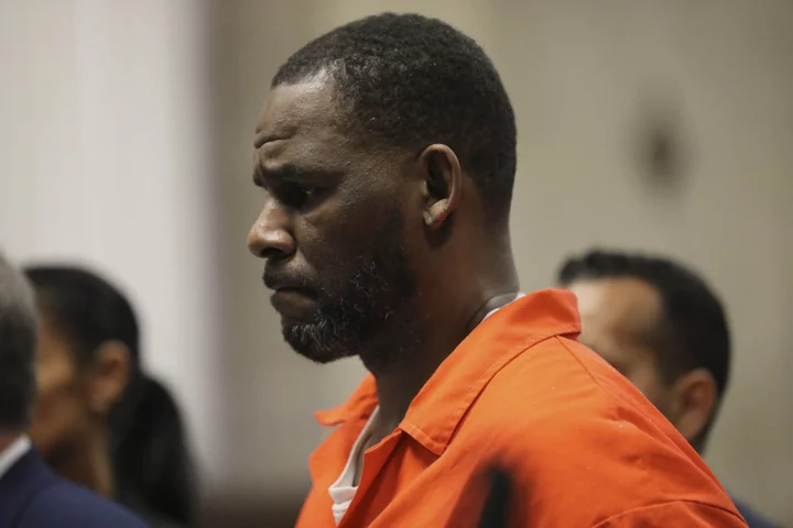 R Kelly’s Music Royalties Should Go to His Victims, Prosecutors Say