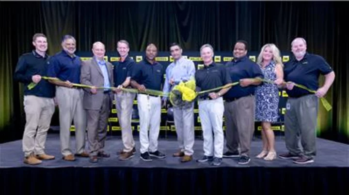 Dollar General Celebrates Blair, Nebraska Distribution Center Grand Opening