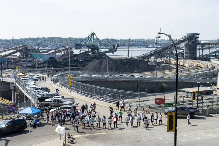 Canada Port Strike Enters Fifth Day With Talks Deadlocked, Threatening Economy