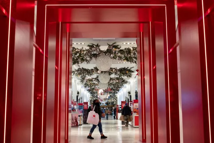 Fewer overseas tourists in US hurt Macy’s sales