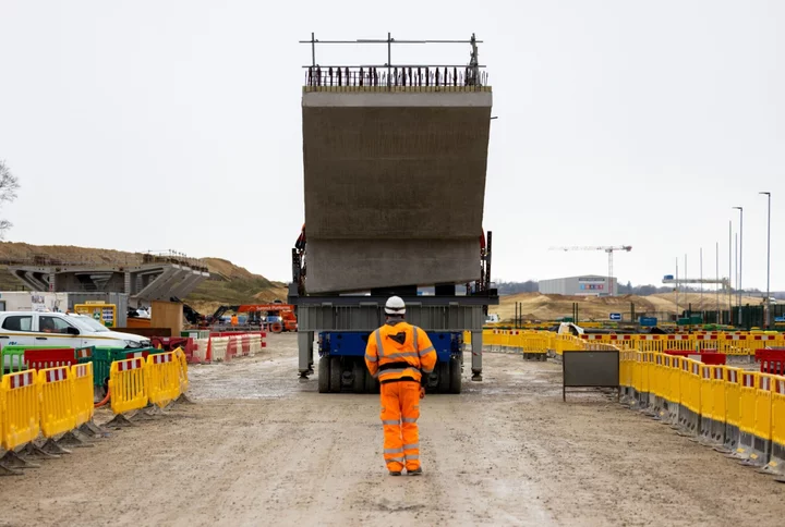 Sunak May Scrap Part of UK Rail Link Before Tory Conference